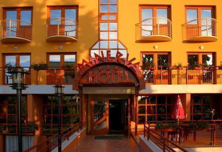 米纳瓦酒店 Mosonmagyaróvár 外观 照片