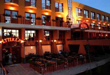 米纳瓦酒店 Mosonmagyaróvár 外观 照片